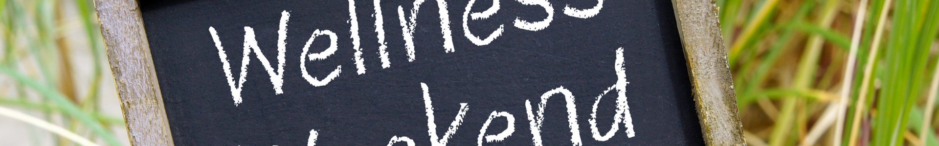 wellness_other_text_board_green_grass_weekend_image_sh_160653356