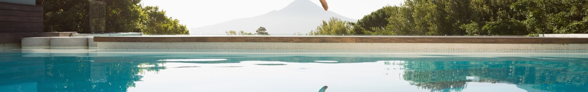 happy_couple_jumping_head_ into_ water_123_30975675_xxl