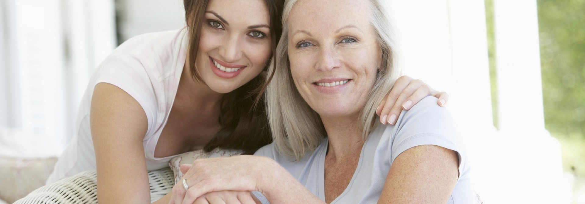 mother and daughter_elderly_happy_cuddling_132_42396983_xxl