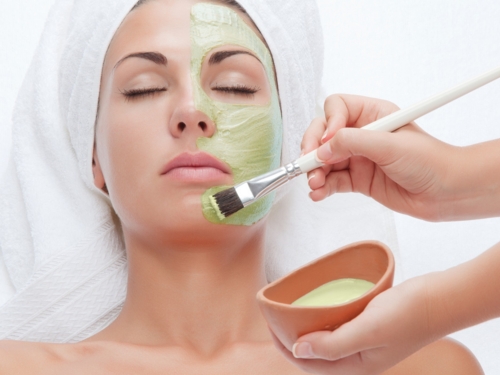 facials_closeup_woman_mask_brush_sh_123653611