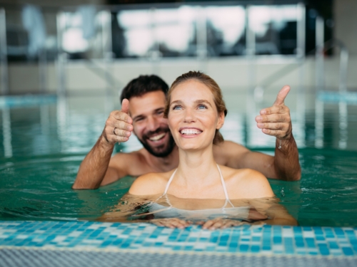 welness_spa_relax_couple_pool_fun_bath_sh_512568244