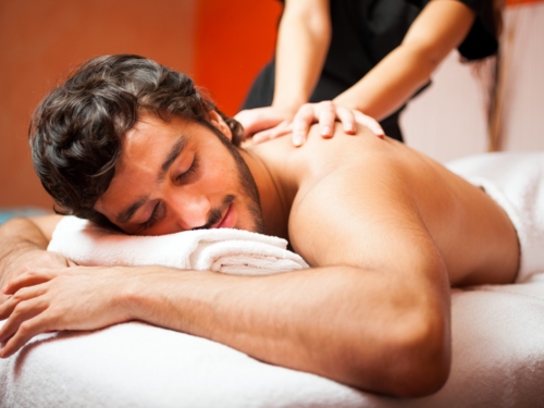 back_neck_shoulders_massage_handsome_beard_man_relaxing_fo_him_wellness_123_41808456_xxl